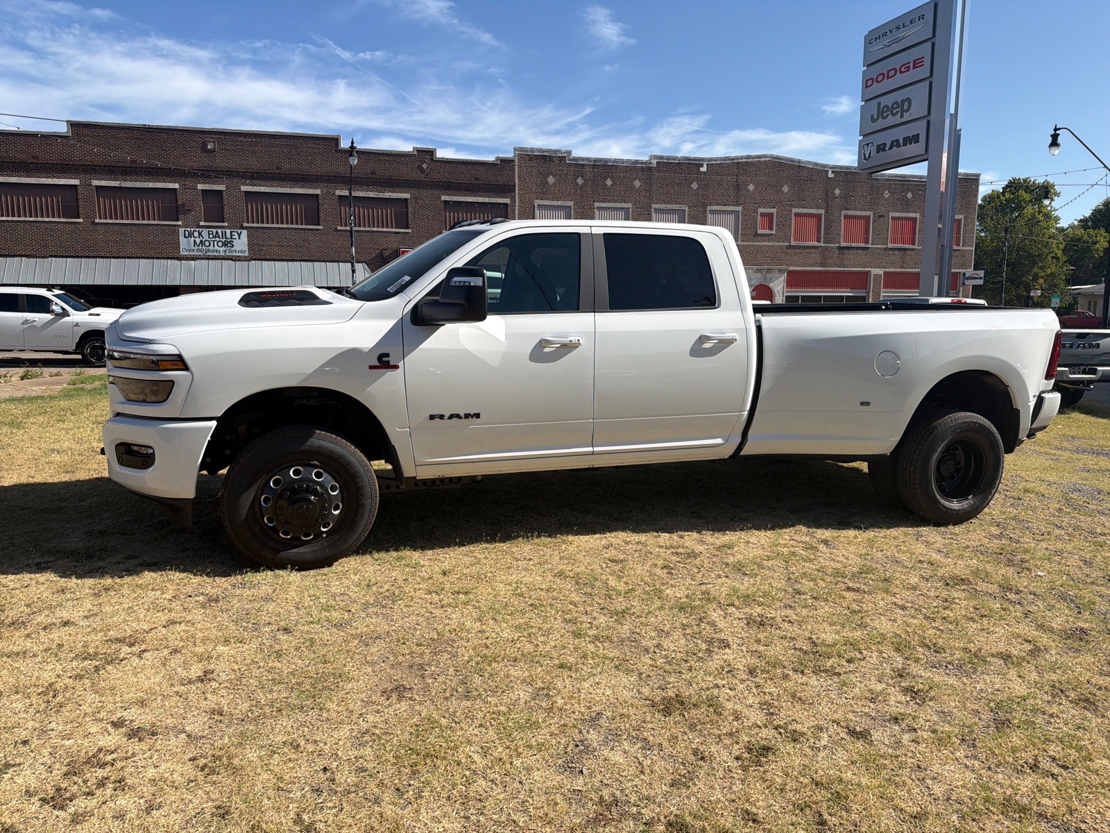 2026 Ram 3500 LARAMIE CREW CAB 4X4 8' BOX Pickup