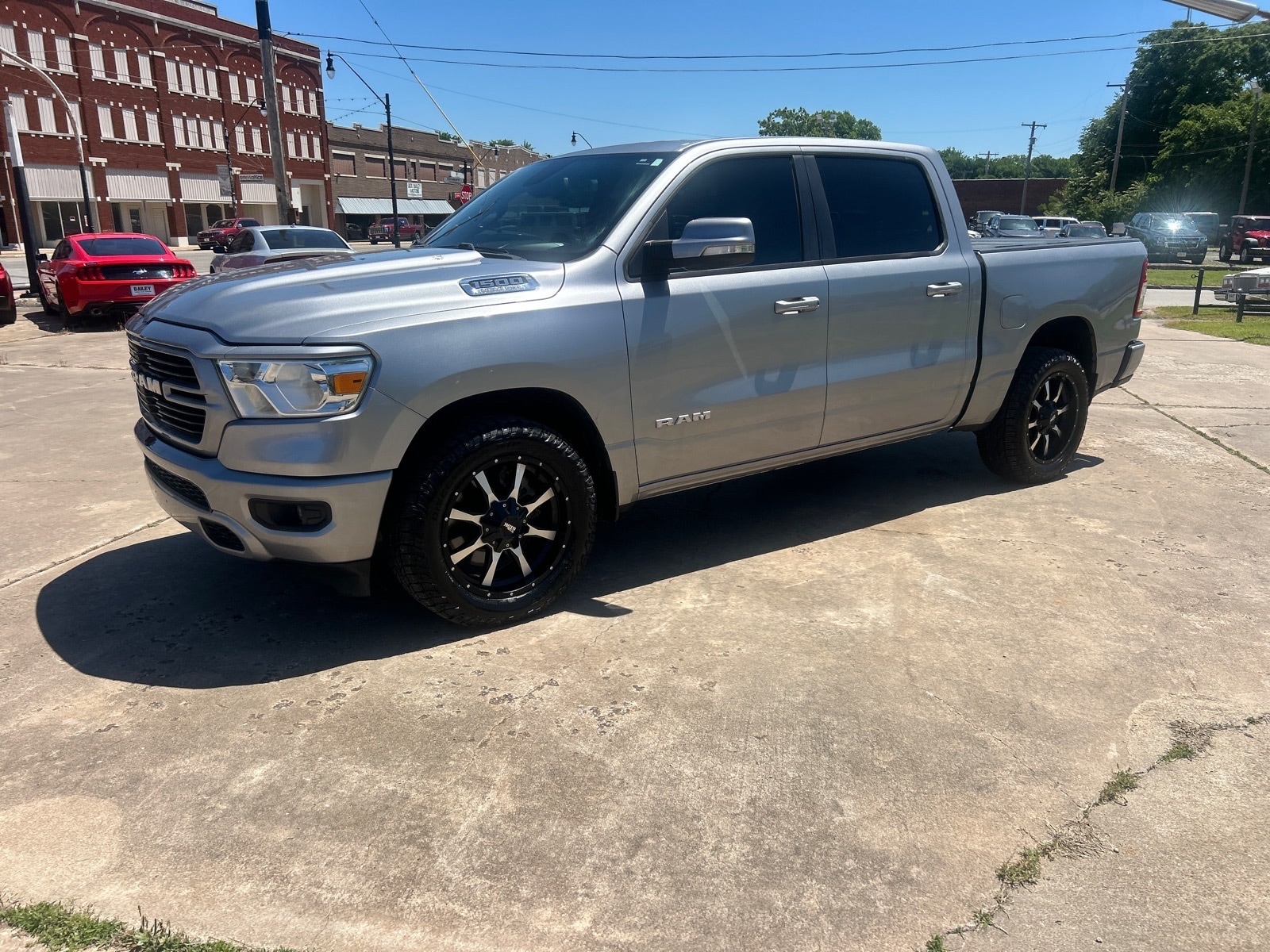 Used 2019 RAM Ram 1500 Pickup Big Horn/Lone Star with VIN 1C6RREFT8KN683980 for sale in Okmulgee, OK