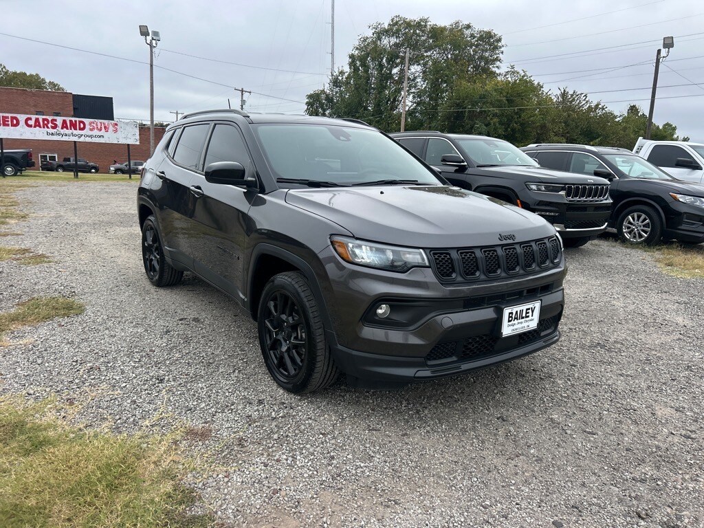 2023 Jeep Compass Altitude photo 3