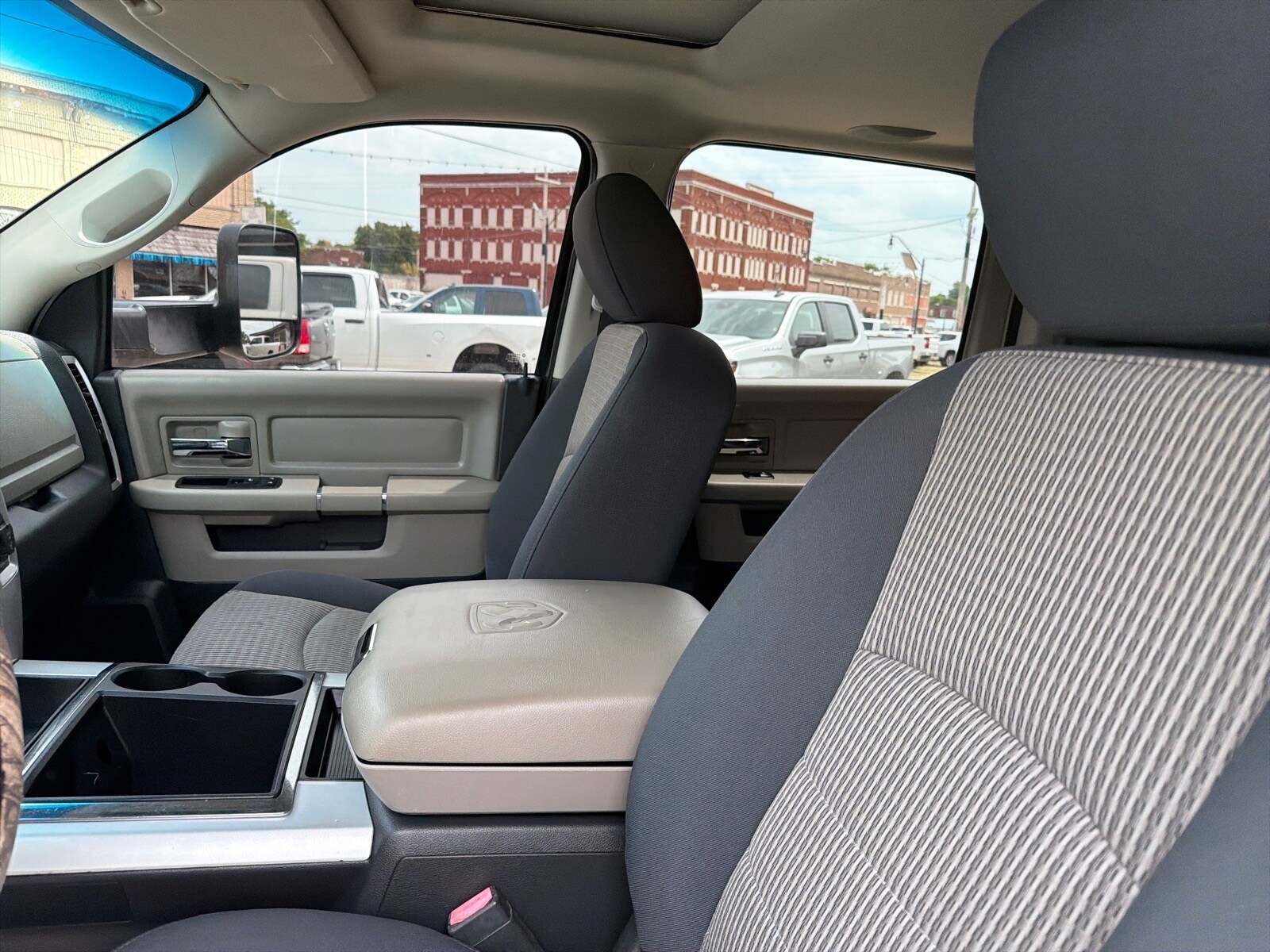 2010 RAM Ram 2500 Pickup SLT - Photo 9