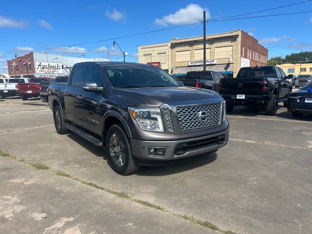2018 Nissan Titan Platinum Reserve photo 3