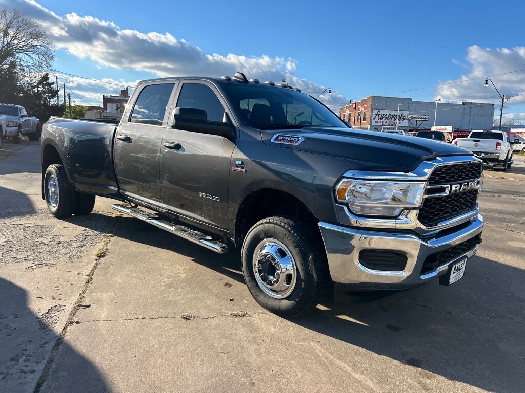 2022 Ram 3500 Tradesman photo 3