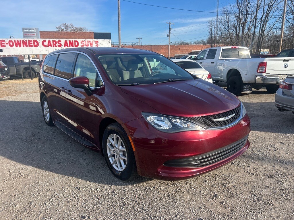 Used 2017 Chrysler Pacifica Touring Touring Mini-Van