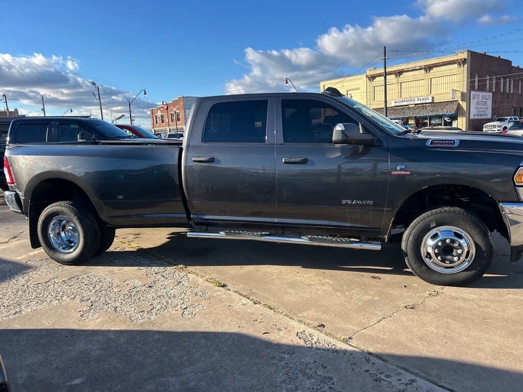 2022 Ram 3500 Tradesman photo 4