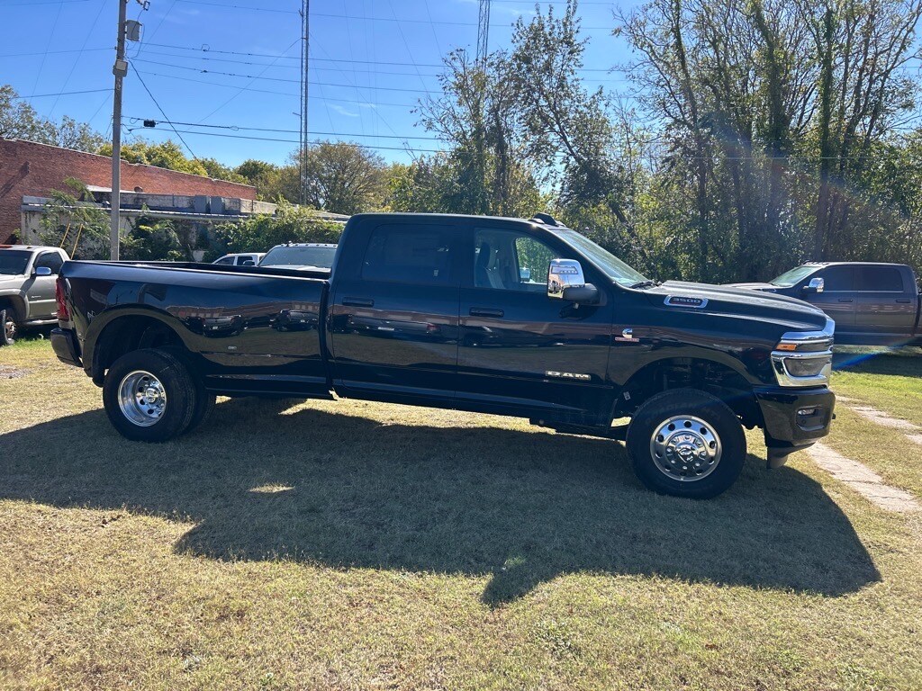 2026 Ram 3500 Laramie photo 4