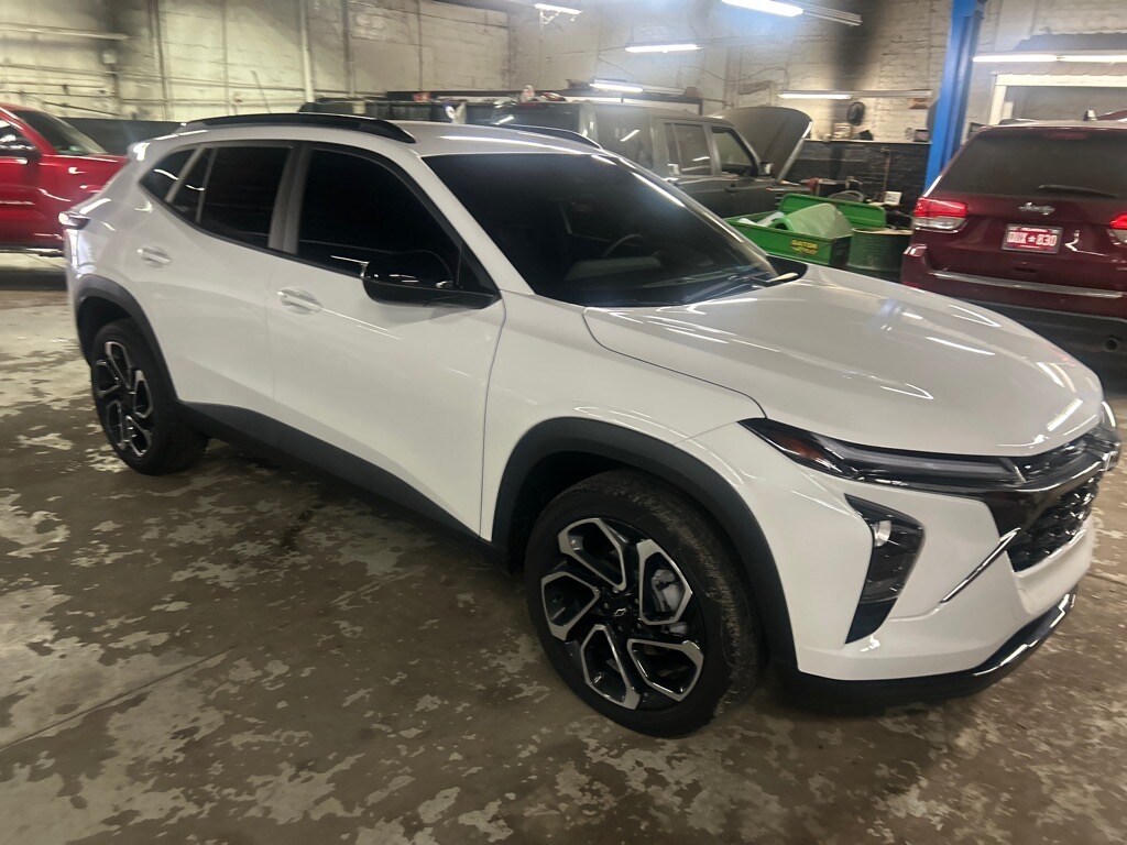 2025 Chevrolet Trax photo 3