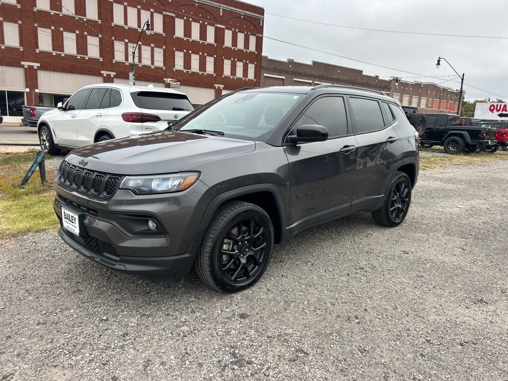 2023 Jeep Compass Altitude photo 2