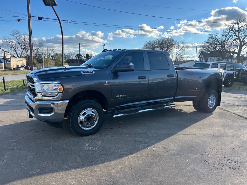 2022 Ram 3500 Tradesman photo 2
