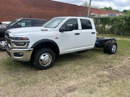 2026 Ram 3500 TRADESMAN CREW CAB CHASSIS 4X4 60' CA Pickup
