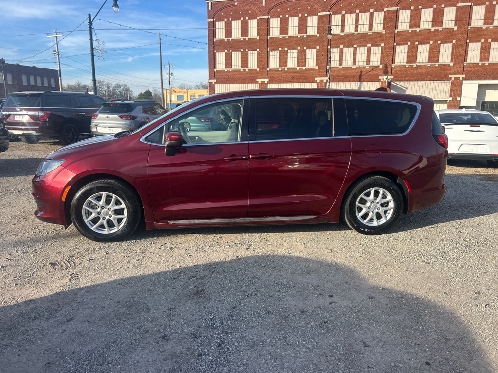 Used 2017 Chrysler Pacifica Touring Touring Mini-Van