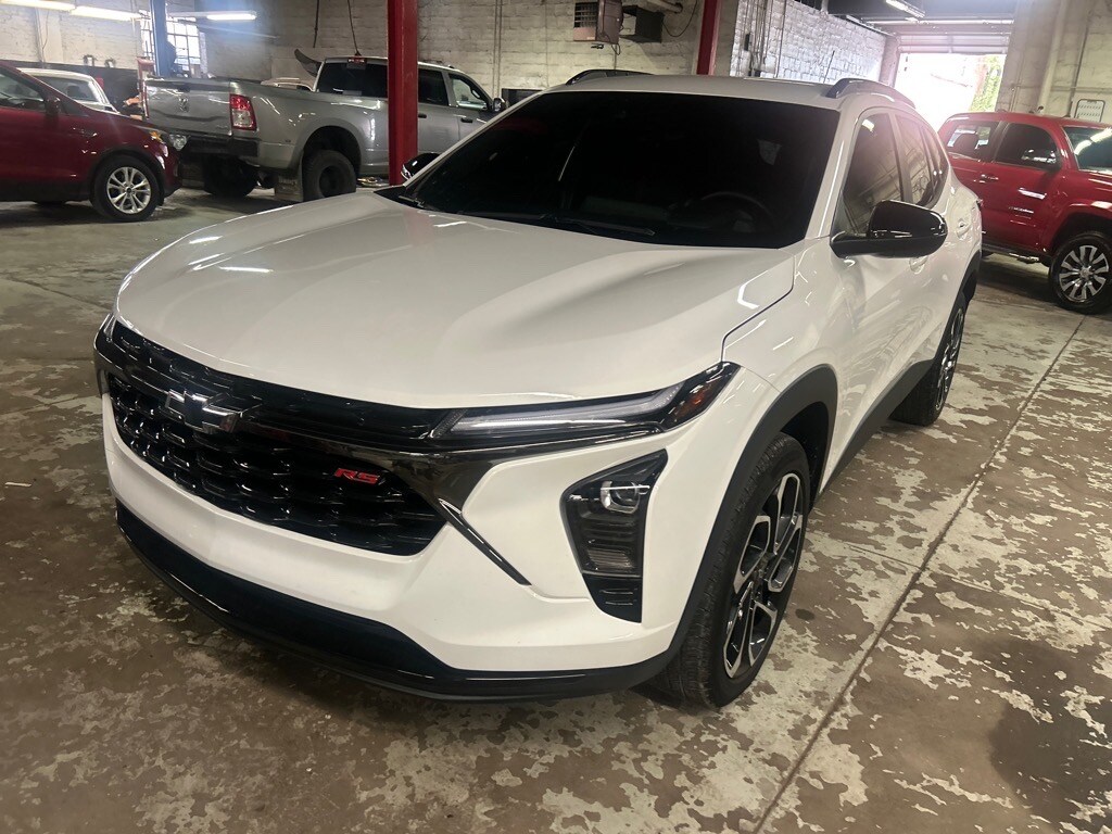 2025 Chevrolet Trax photo 2