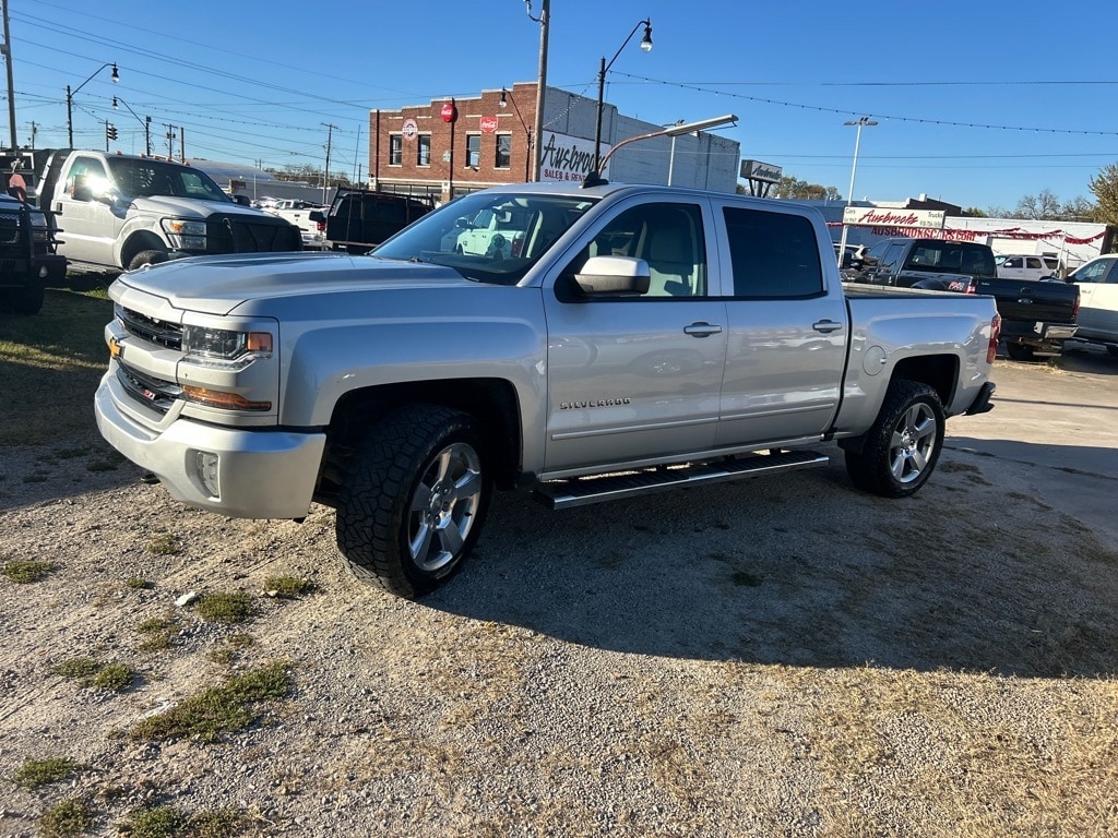 Used 2017 Chevrolet Silverado 1500 LT with VIN 3GCUKREC7HG250166 for sale in Okmulgee, OK