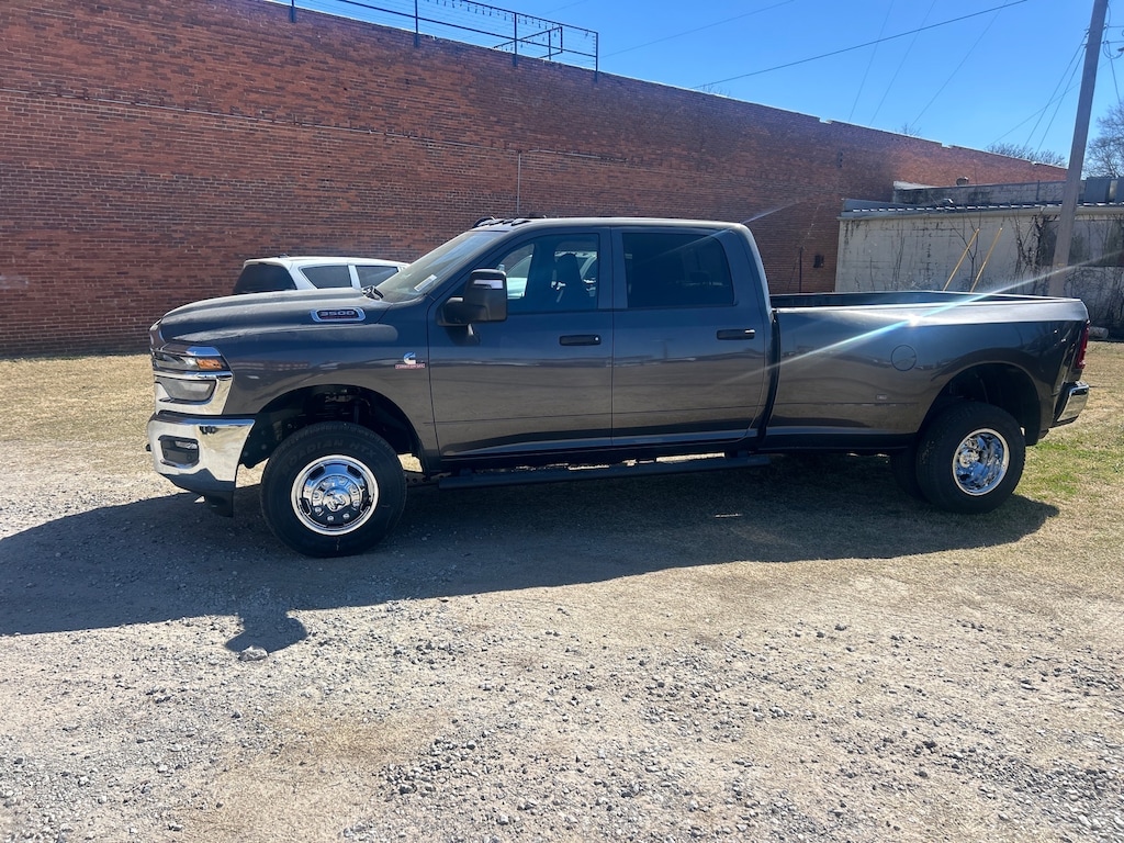 New 2026 Ram 3500 TRADESMAN CREW CAB 4X4 8' BOX Pickup