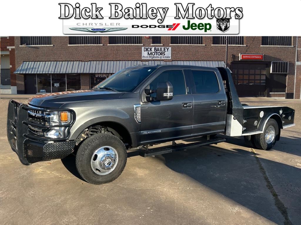 2020 Ford F-350 Super Duty Chassis Cab Lariat's photo