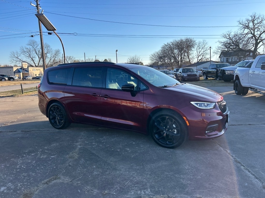 Used 2023 Chrysler Pacifica Limited Limited Mini-Van