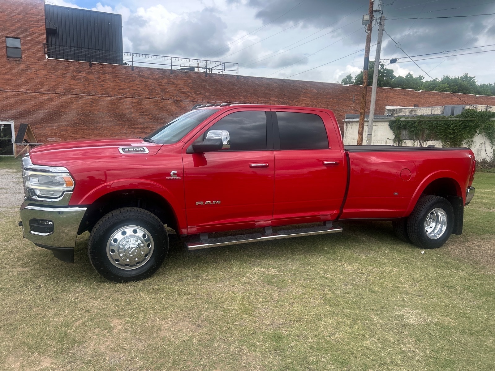 2022 RAM 3500 Laramie 4X4 Crew Cab LWB's photo