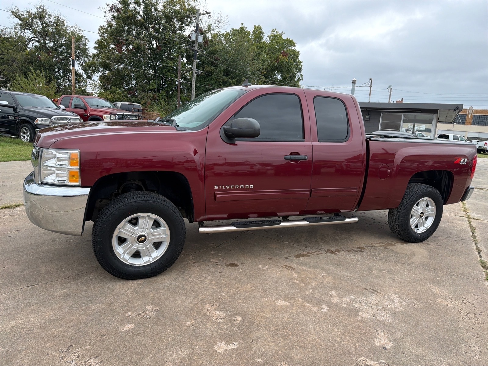 Used 2013 Chevrolet Silverado 1500 LT with VIN 1GCRKSE74DZ365236 for sale in Okmulgee, OK