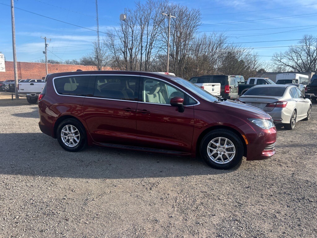 Used 2017 Chrysler Pacifica Touring Touring Mini-Van