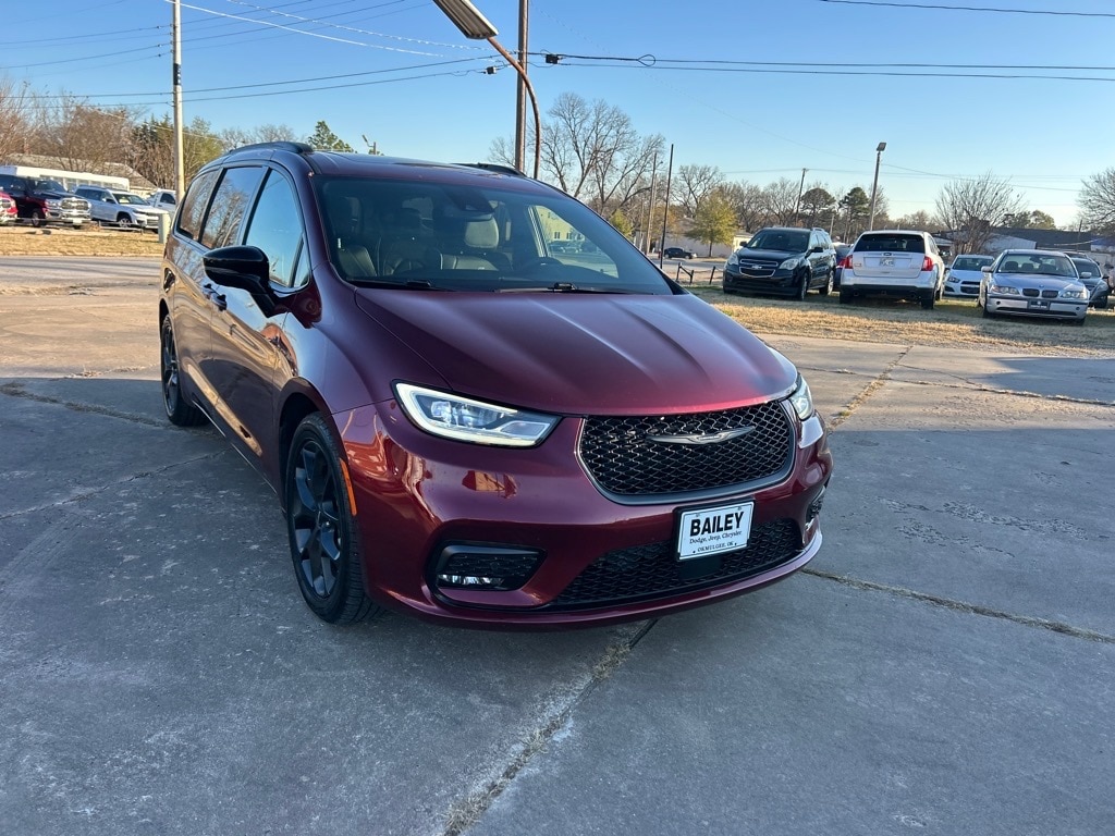 Used 2023 Chrysler Pacifica Limited Limited Mini-Van