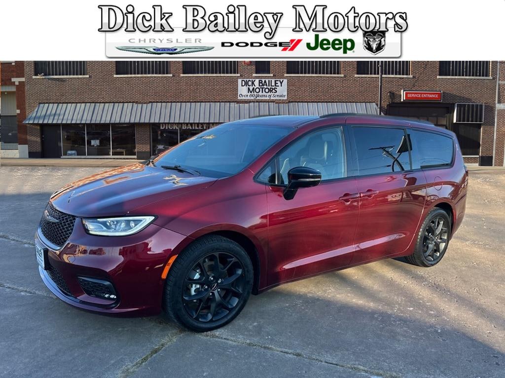 Used 2023 Chrysler Pacifica Limited Limited Mini-Van