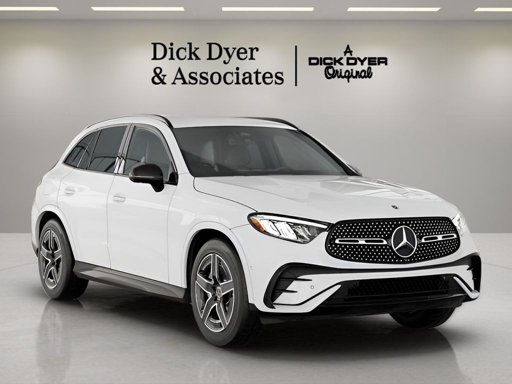 2026 Mercedes-Benz GLC GLC 300's photo