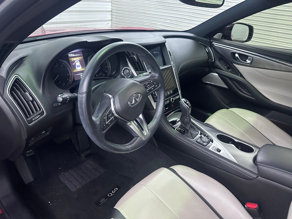 2022 Infiniti Q60 Luxe photo 2