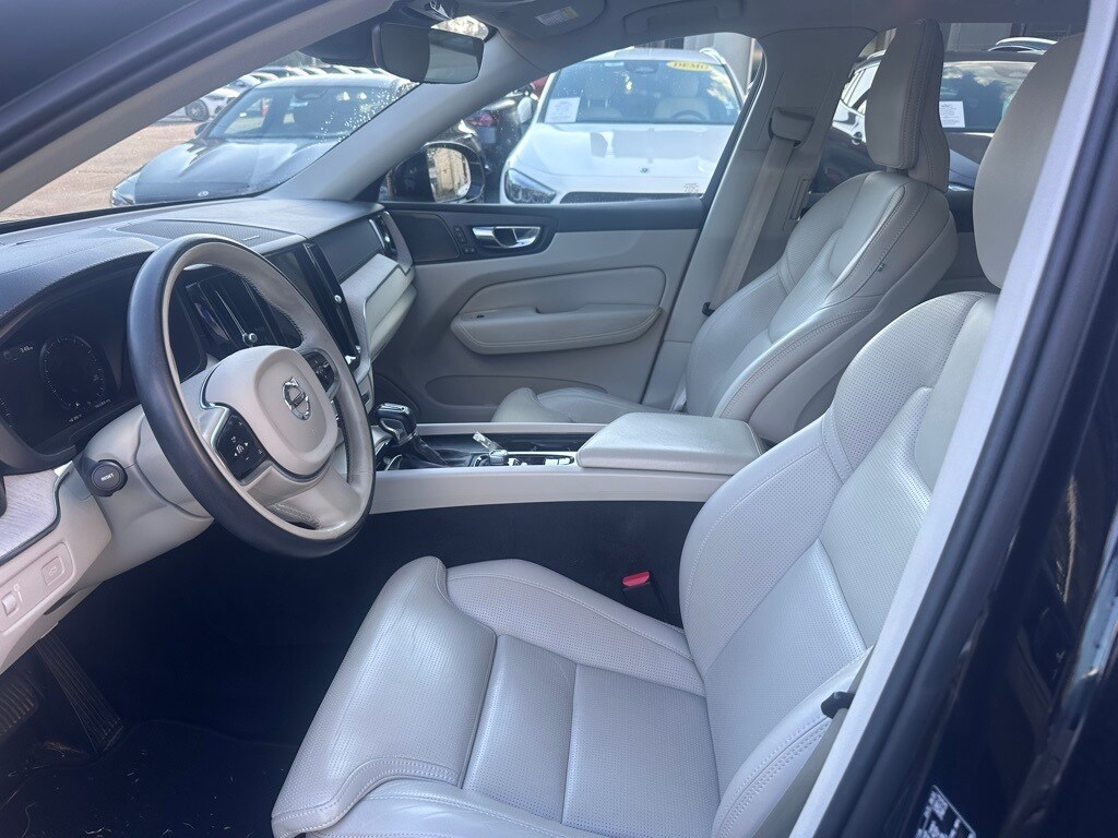 2021 Volvo XC60 T5 Inscription photo 2