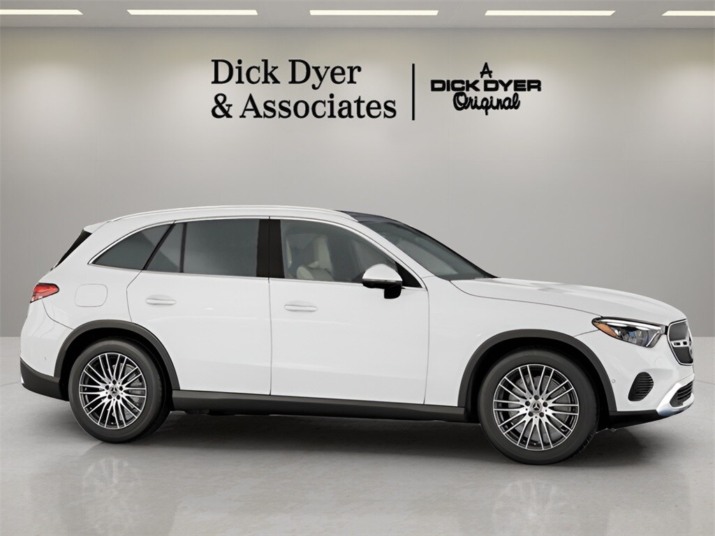 2025 Mercedes Benz GLC 300 photo 3