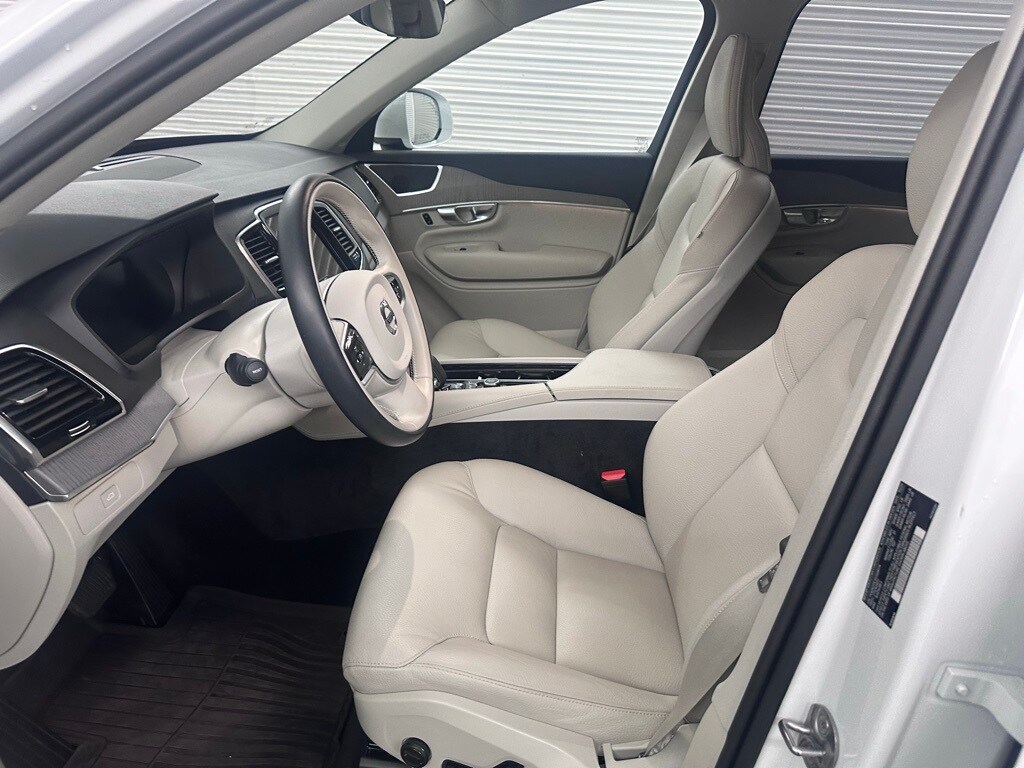 2025 Volvo XC90 Plus photo 2