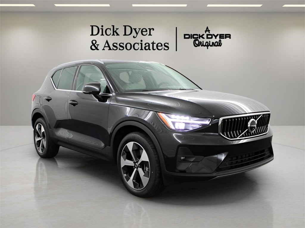2025 Volvo XC40 Plus's photo