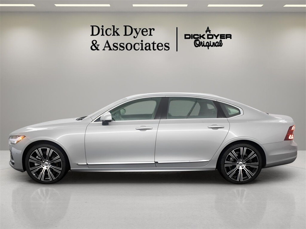 2025 Volvo S90 photo 2