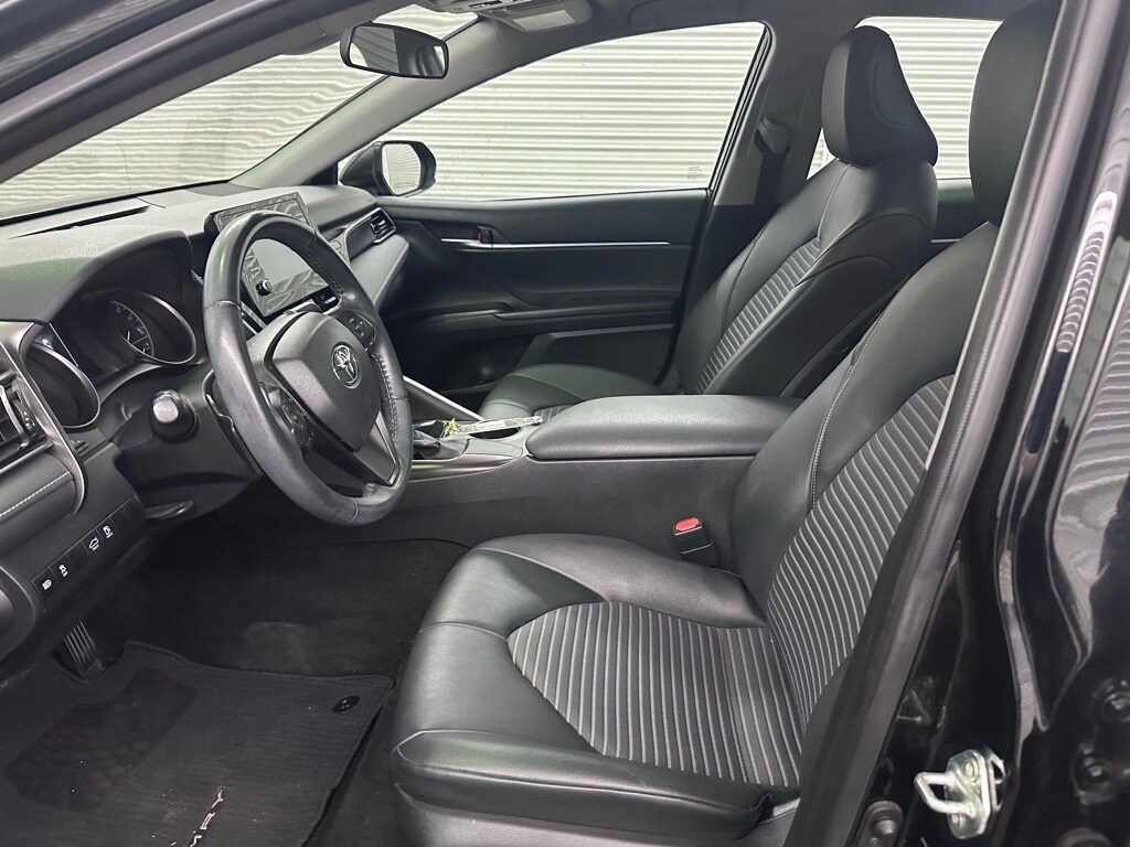 2021 Toyota Camry SE photo 2