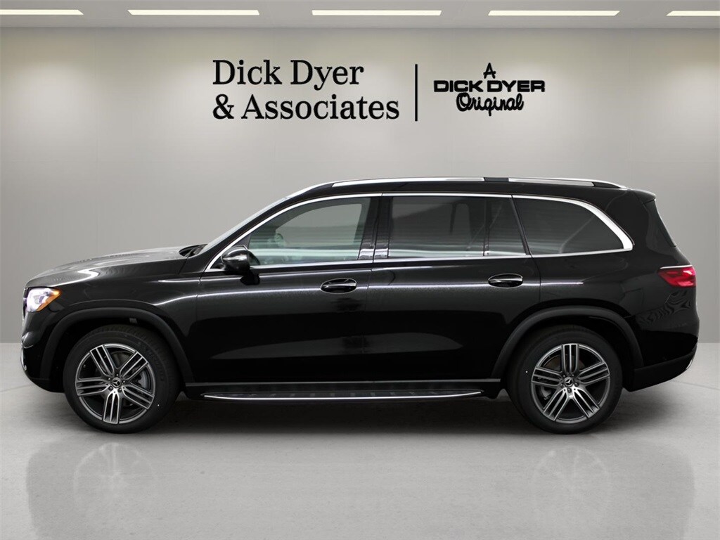 2025 Mercedes Benz GLS 450 4MATIC photo 2