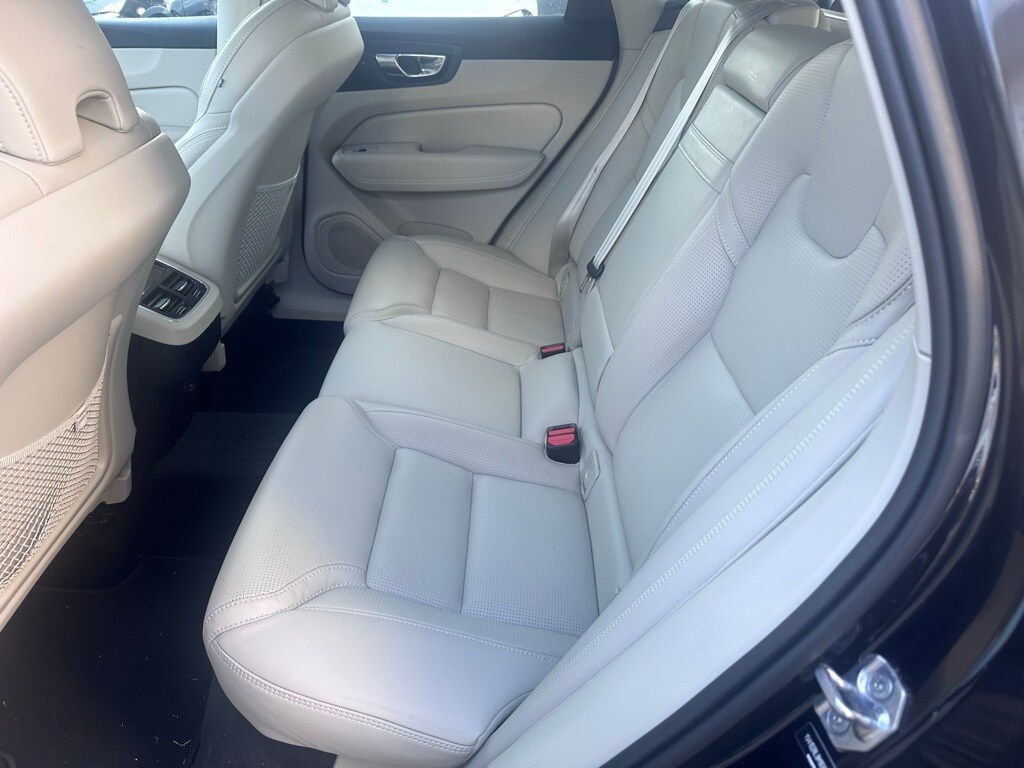 2021 Volvo XC60 T5 Inscription photo 3