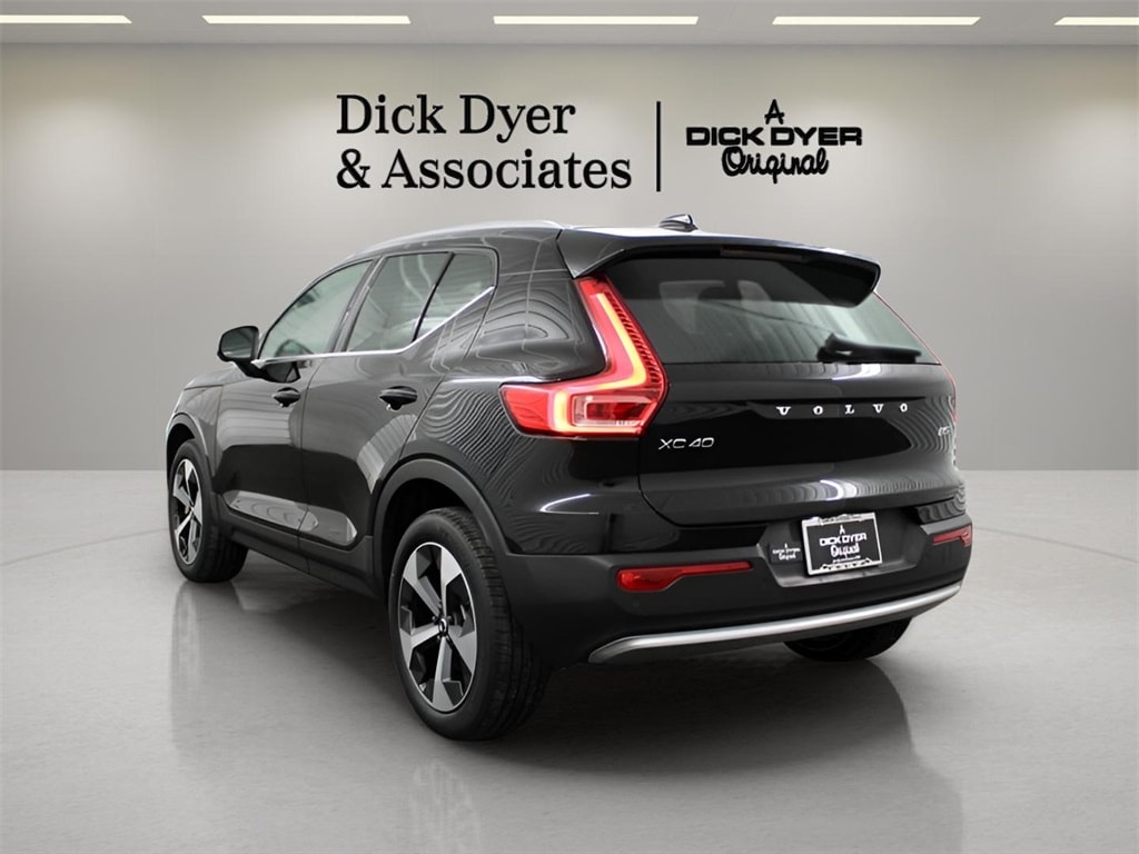 Used 2025 Volvo XC40 B5 Plus Bright Theme SUV