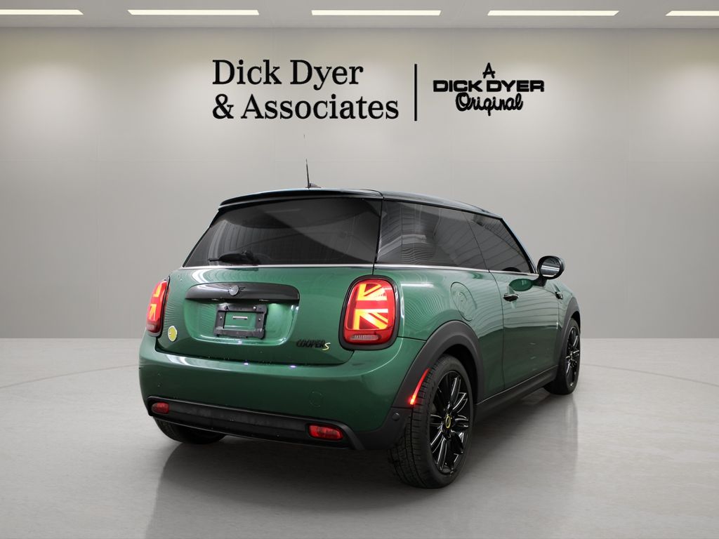 Used 2022 MINI Hardtop 2 Door SE with VIN WMW13DJ06N2R55122 for sale in Columbia, SC