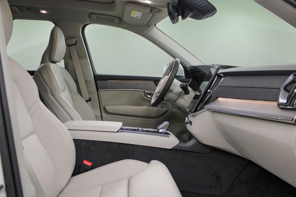 2026 Volvo XC90 Ultra - Photo 12