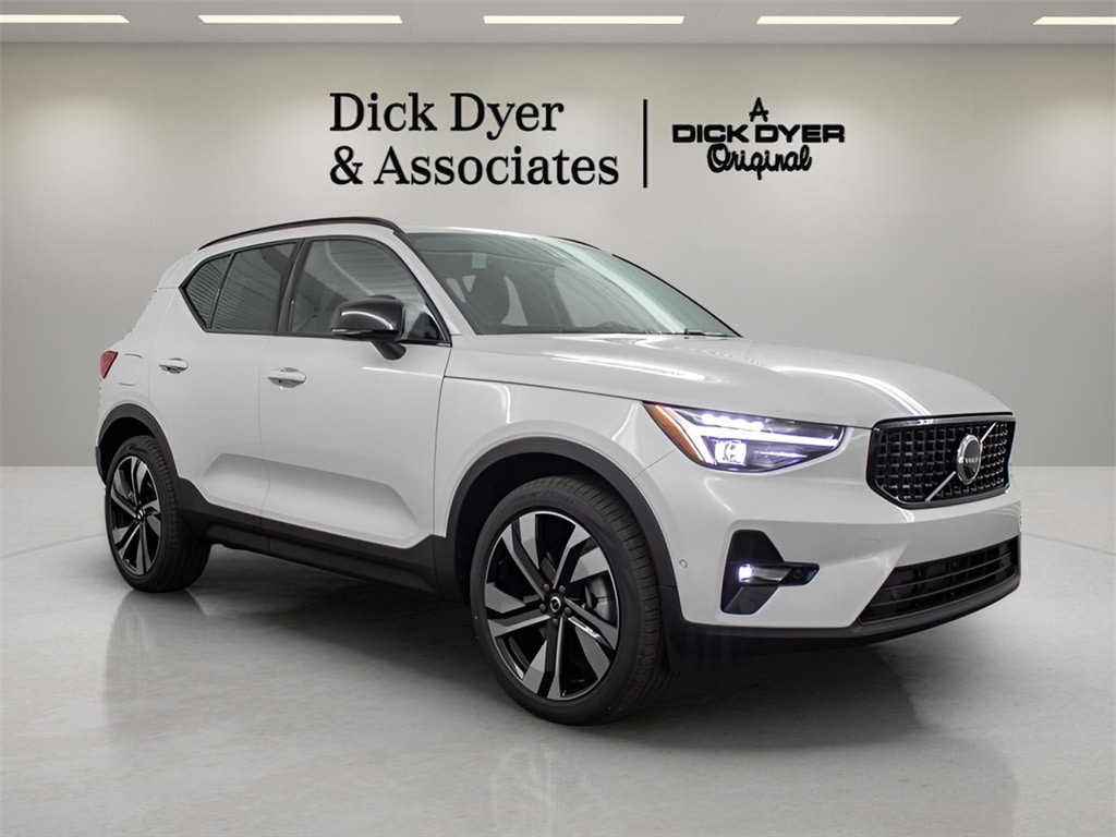 Used 2025 Volvo XC40 B5 Plus Dark Theme SUV