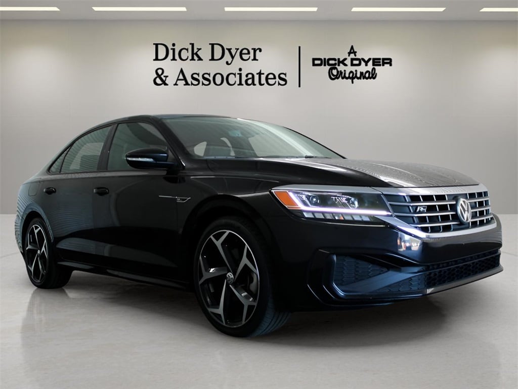 2021 Volkswagen Passat R-Line's photo