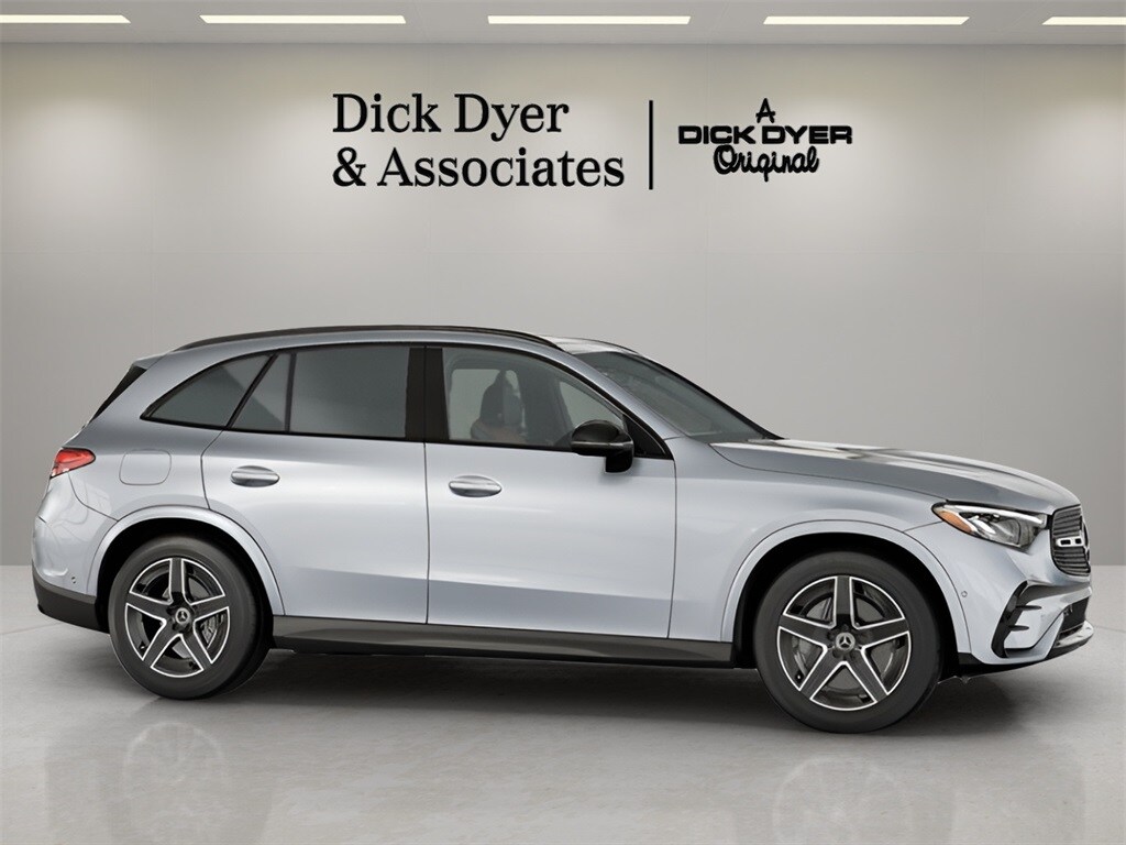 2025 Mercedes Benz GLC 300 4MATIC photo 3