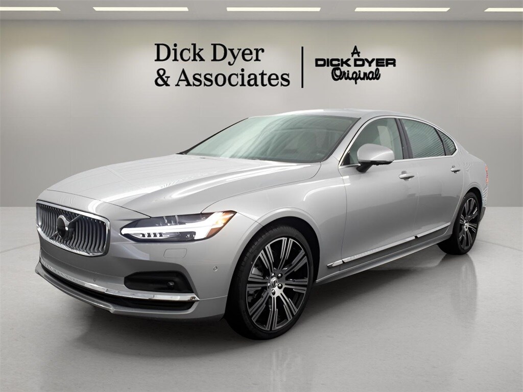 2025 Volvo S90 photo 3