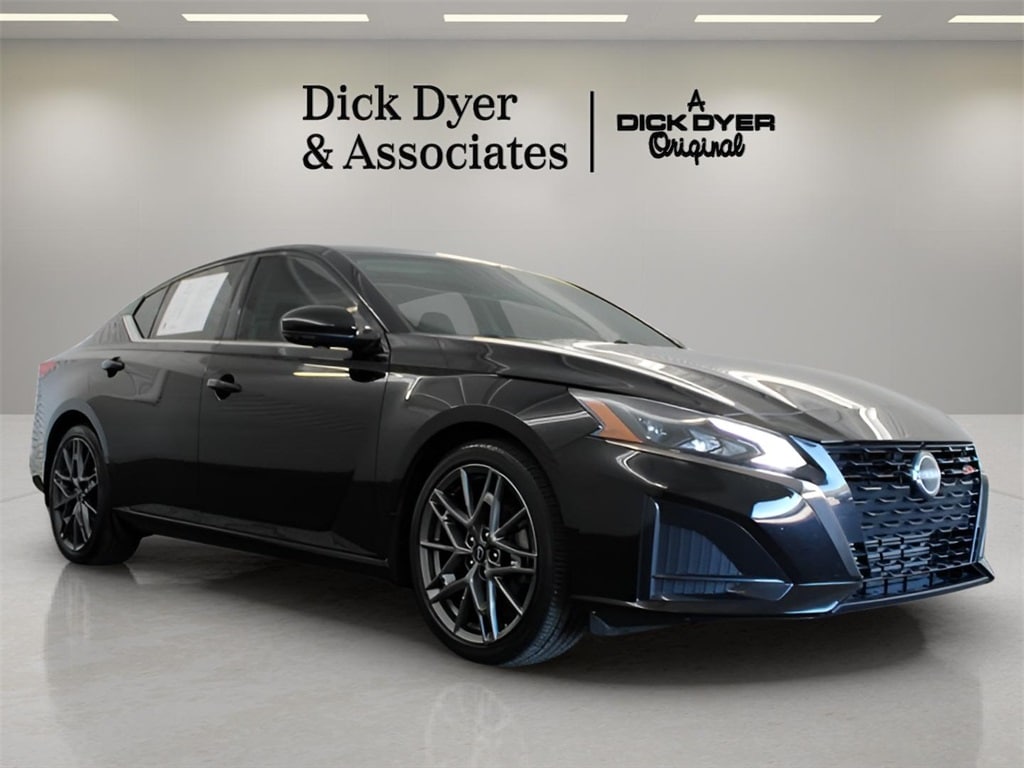 2023 Nissan Altima SR