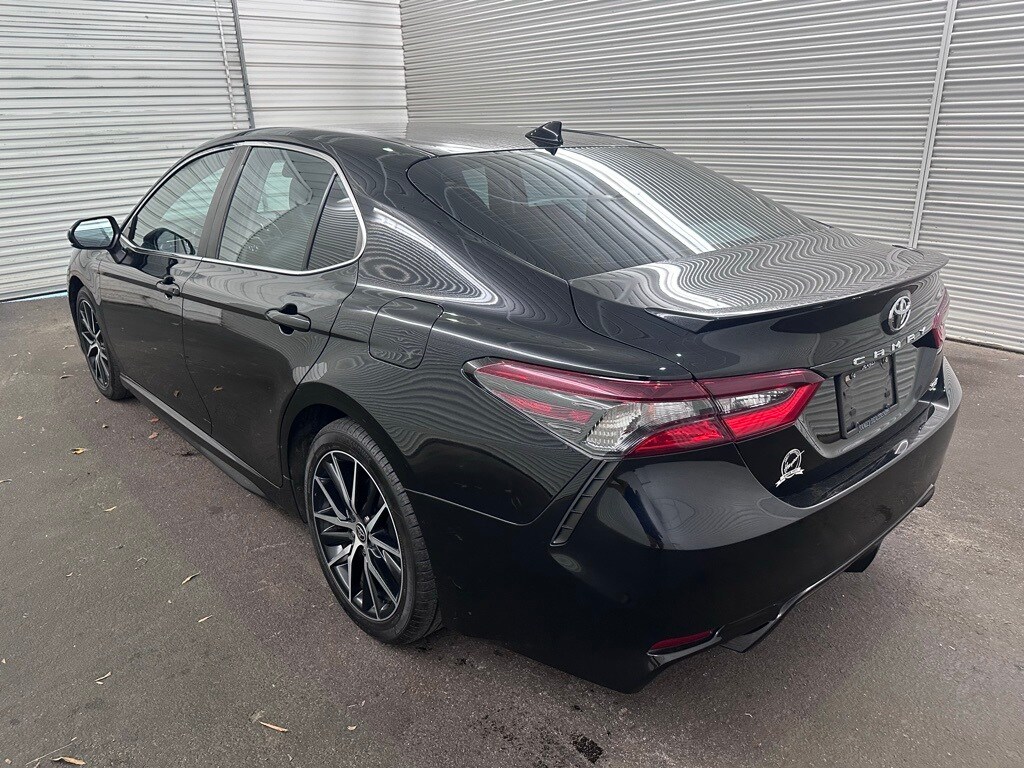 2021 Toyota Camry SE photo 4