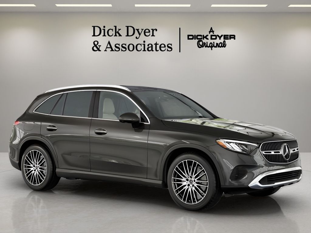 2026 Mercedes-Benz GLC GLC 300's photo