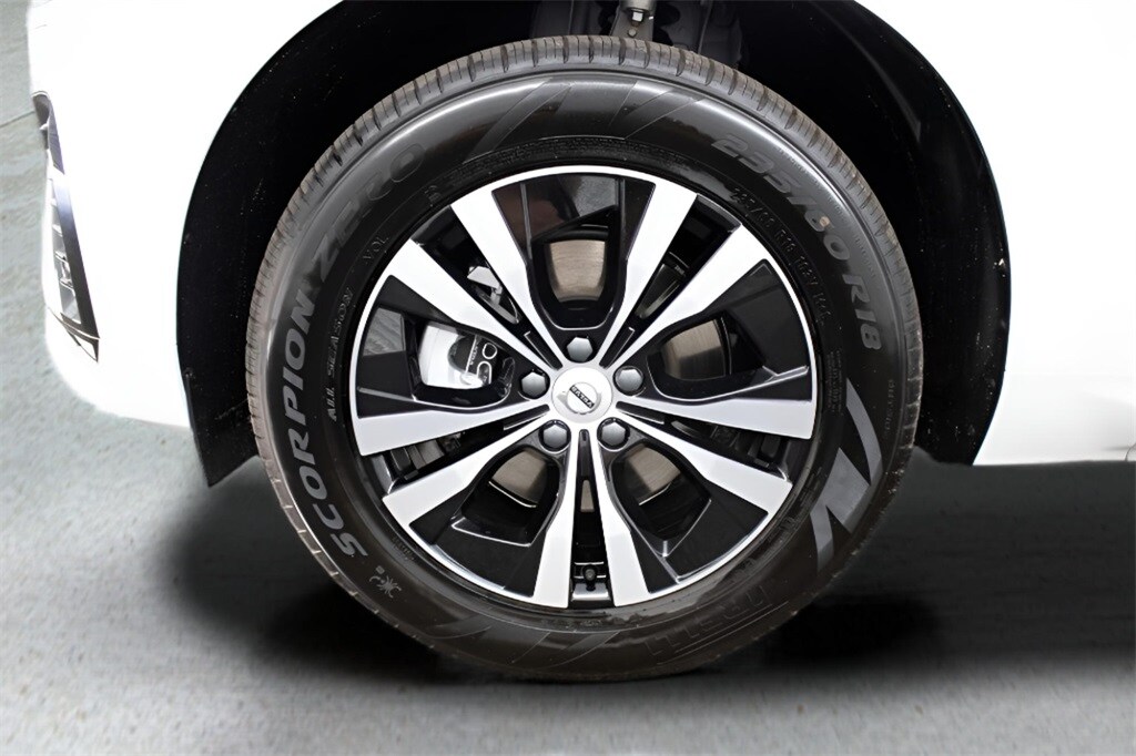 2025 Volvo XC60 B5 Core photo 3