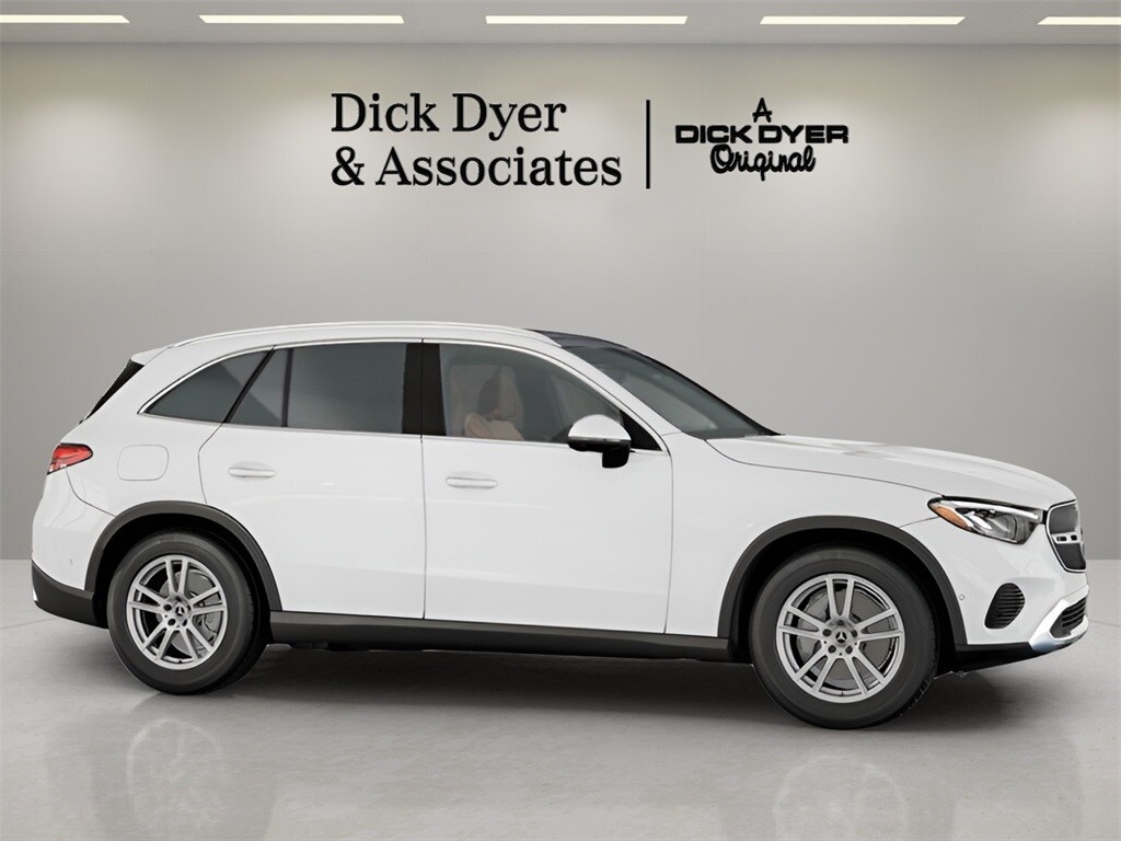 2026 Mercedes Benz GLC 300 4MATIC photo 3