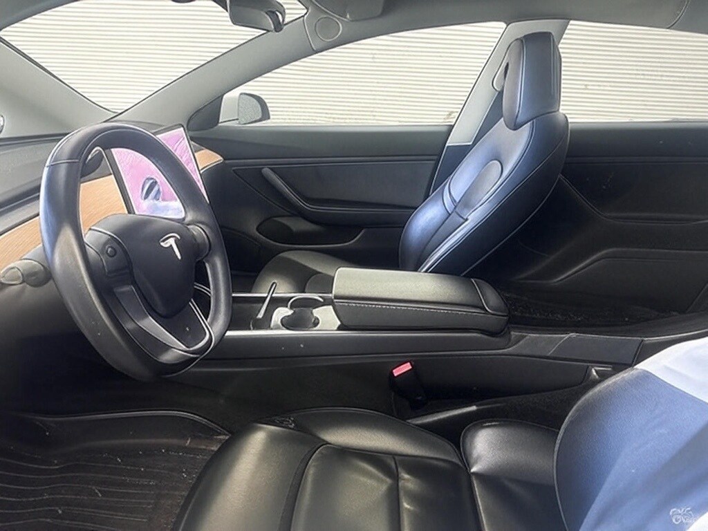 2018 Tesla Model 3 Long Range photo 2