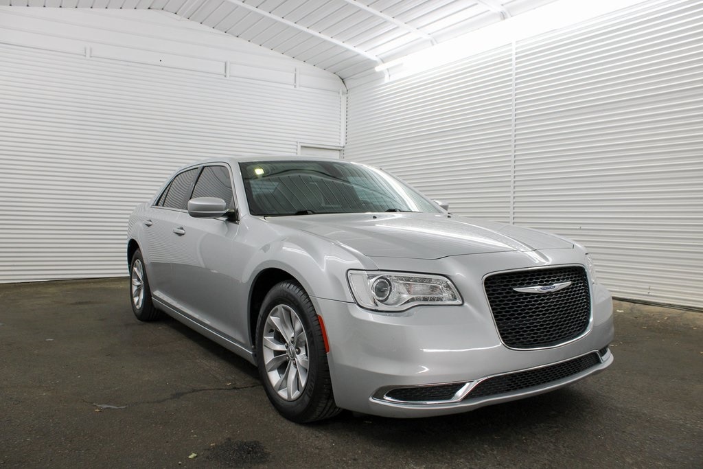 Used 2020 Chrysler 300 Touring with VIN 2C3CCAAG7LH168762 for sale in Columbia, SC
