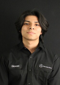 Staff member Giovanny Roman from ID_4b2d6ac9e315