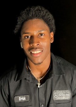 Staff member Errick Smith from ID_4b2d6ac9e315